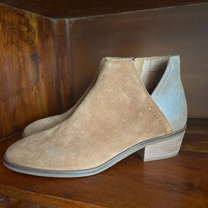 Frye and Co. Caden Cognac Suede Bootie with Metallic Back Size 7.5, Like New